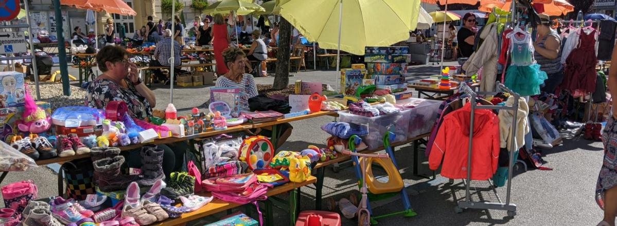 Ausgebuchter und bestens besuchter Flohmarkt der Betriebe