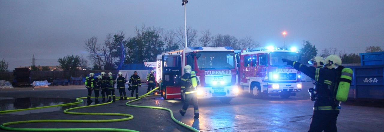 Großbrand in einem Müllentsorgungsunternehmen