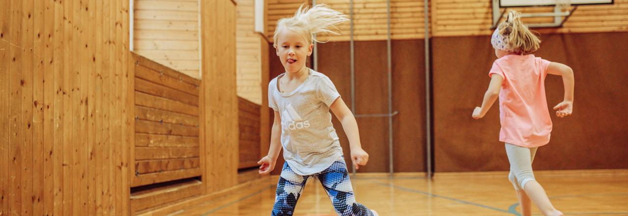 Outdoor-Trainingsbetrieb mit Kindern ermöglicht