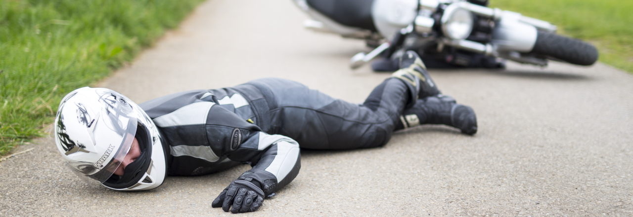 Rotes Kreuz: Helmabnahme kann nach Motorrad-Unfällen Leben retten 