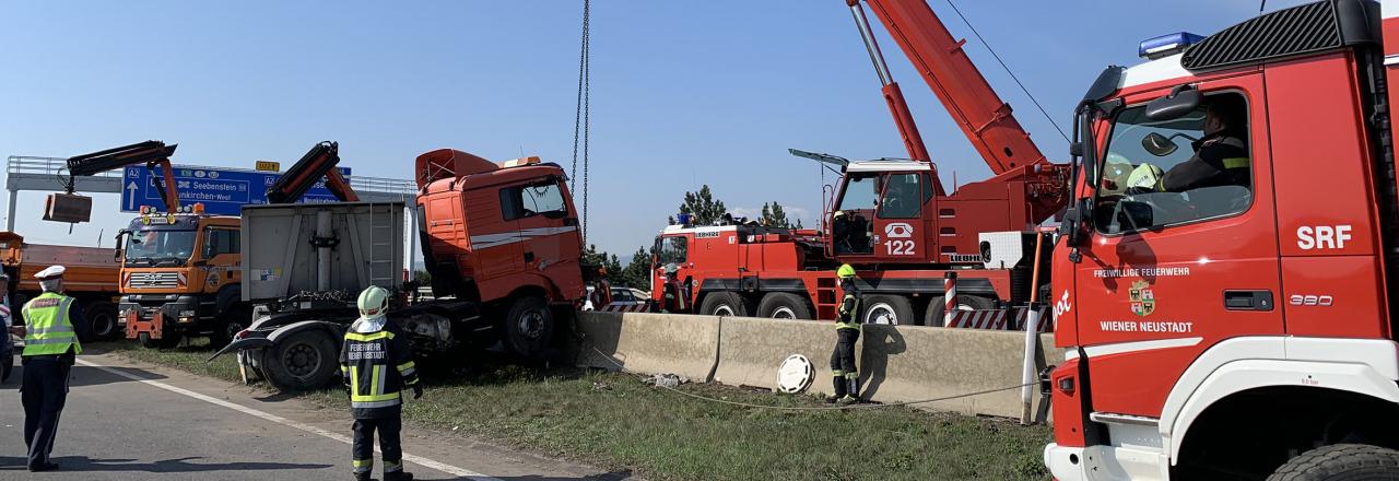 Schweren Verkehrsunfall auf der Südautobahn