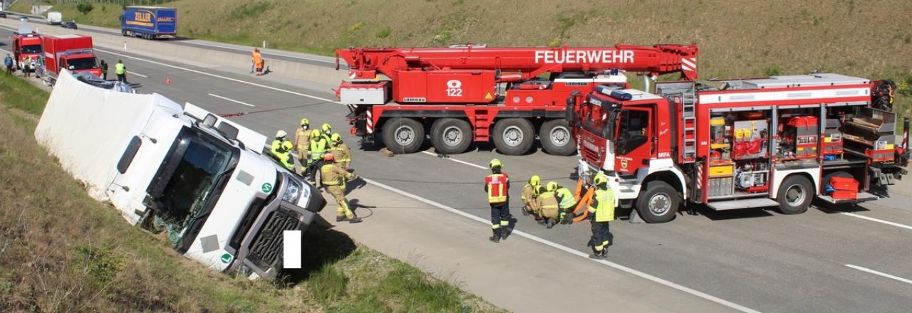 Telelader auf der A5 im Einsatz