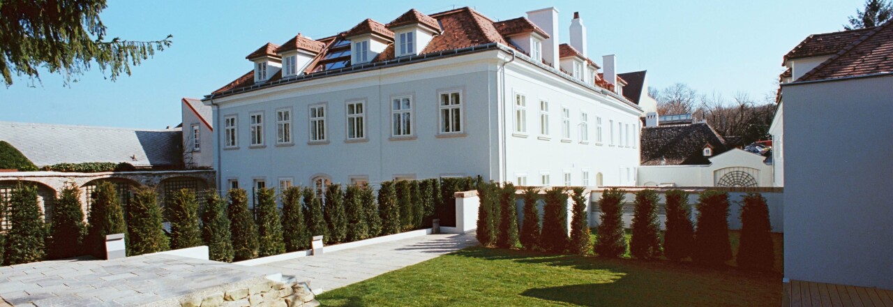 Prof. Heinz Neumann vergibt letzte Mietfläche im Beethoven-Haus in Wien Nussdorf