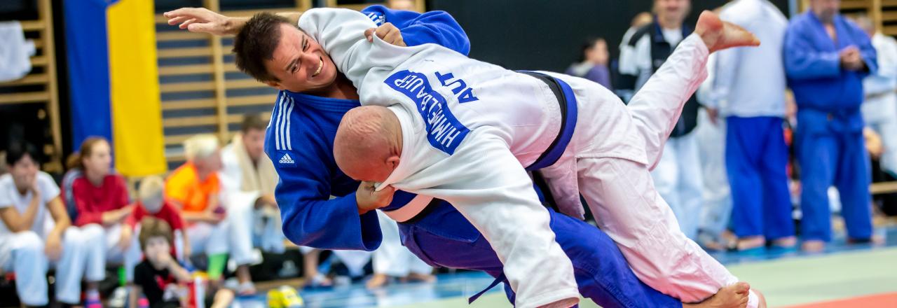 Ausnahmekünstler rockt die Bühnen, lässt die Bleistifte glühen und kämpft auf Judo Matten