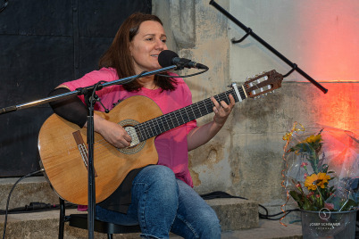 ANGELA MAIR mit Konzert am Kirchenvorplatz