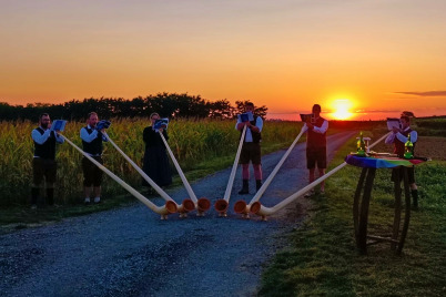 “Weinviertler Alphorn-Echo“ begeisterte bei Sonnenaufgang 