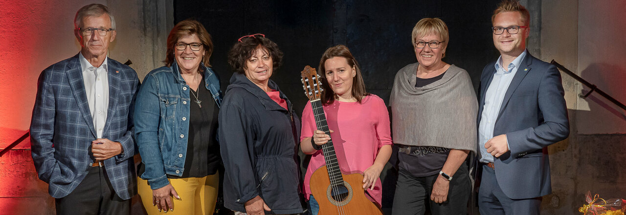 ANGELA MAIR mit Konzert am Kirchenvorplatz