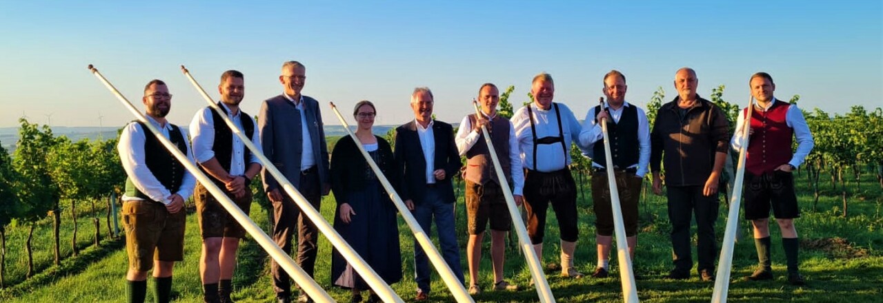 “Weinviertler Alphorn-Echo“ begeisterte bei Sonnenaufgang 