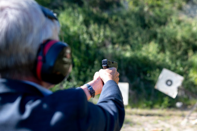 Treffsicherheit und Schnelligkeit beim Pistolenschießen der Polizei Mistelbach gefragt