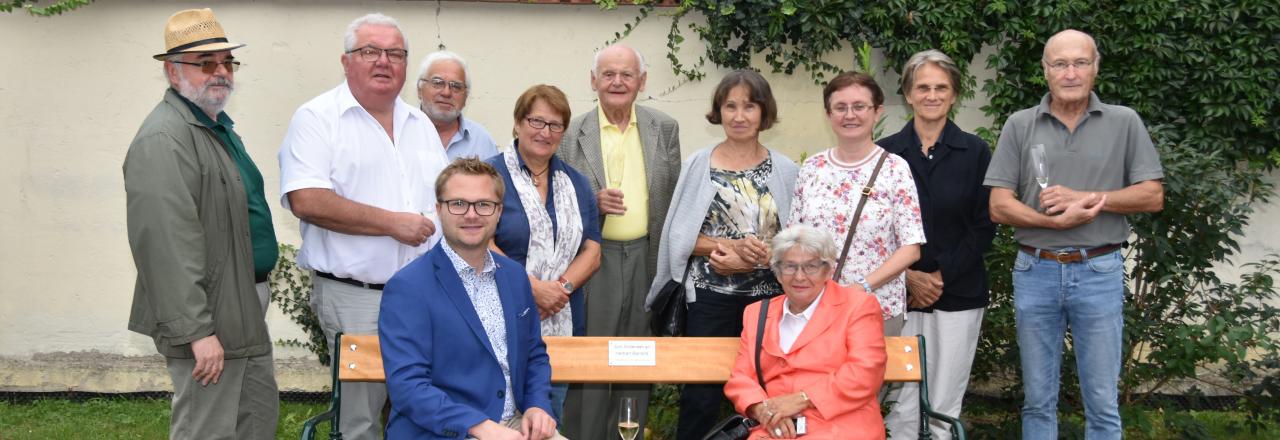 Sitzbankspende in Erinnerung an Direktor Herbert Barisits