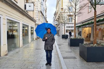 Handel sitzt im Trockenen - Kunden stehen im Regen