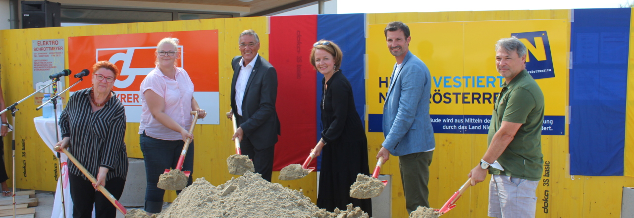 Spatenstich für den Neubau der Tagesbetreuungseinrichtung Kleinkinderhaus Strasshof