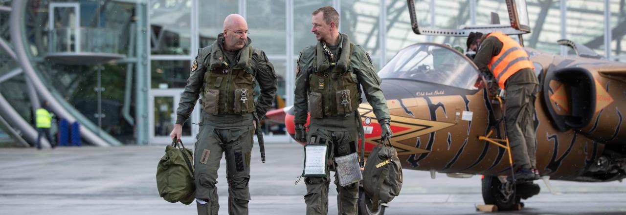 Saab 105 OE „Golden Tiger“ zu Gast im Hangar-7