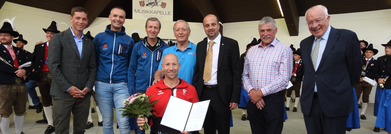 SPORTUNION verleiht Handbiker Alexander Gritsch das goldene Leistungsehrenzeichen