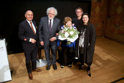 Marjorie Perloff erhält Österreichisches Ehrenkreuz für Wissenschaft und Kunst 1. Klasse und Staatsbürgerschaft