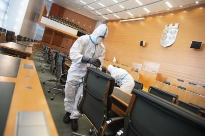 ABC-Abwehrzentrum des Bundesheers desinfiziert den Sitzungssaal des NÖ Landtags