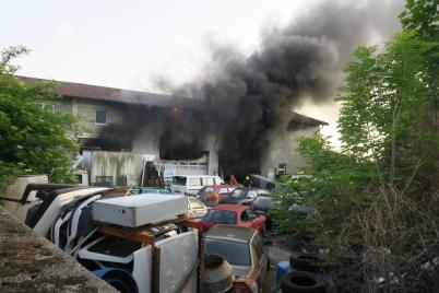Fahrzeugbrand in Werkstätte