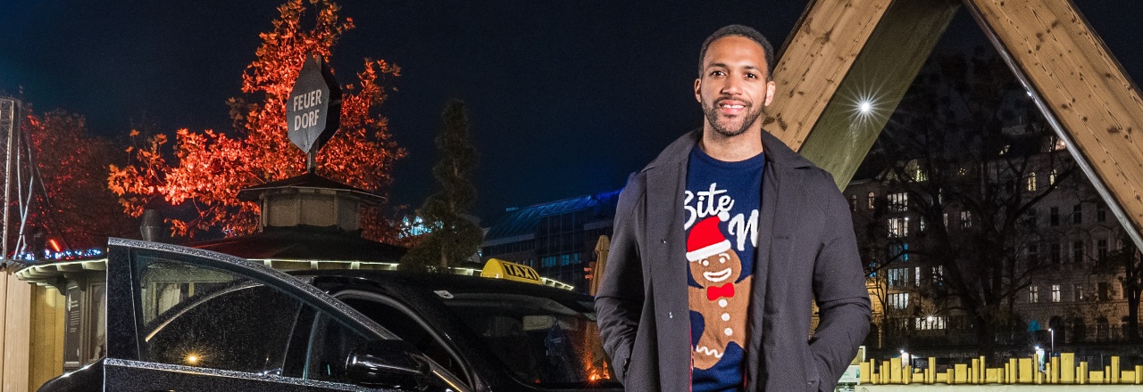 Cesár Sampson heizt mit Weihnachts-EP im Feuerdorf am Wiener Donaukanal ein