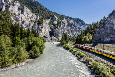 Außergewöhnliche Zugfahrten in Graubünden genießen