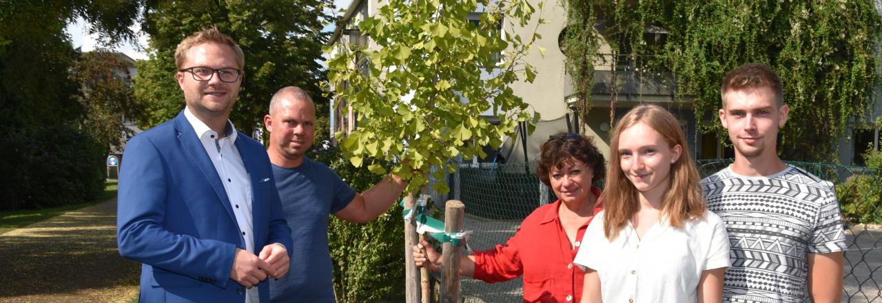 Spende eines Ginkgos an die StadtGemeinde