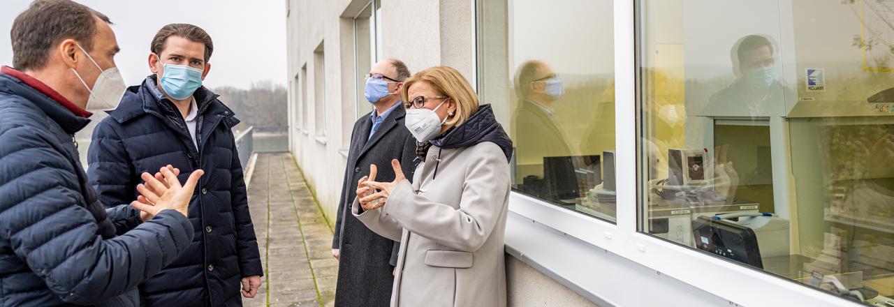 LH Johanna Mikl-Leitner und BK Sebastian Kurz bei Polymun Scientific