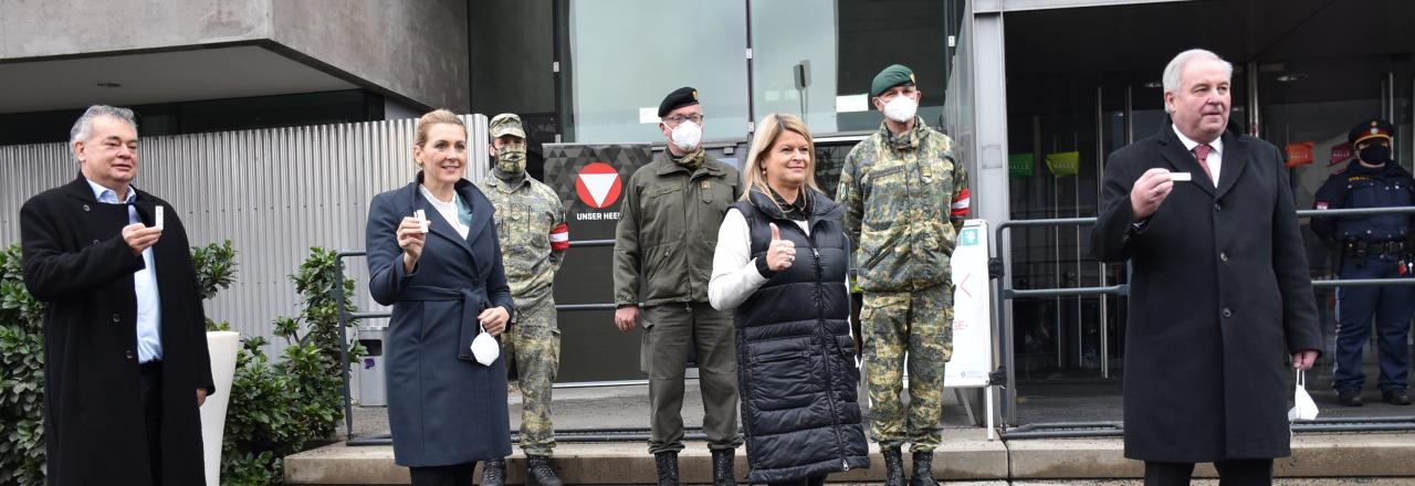 Bundesministerin Klaudia Tanner besucht Teststation in Graz