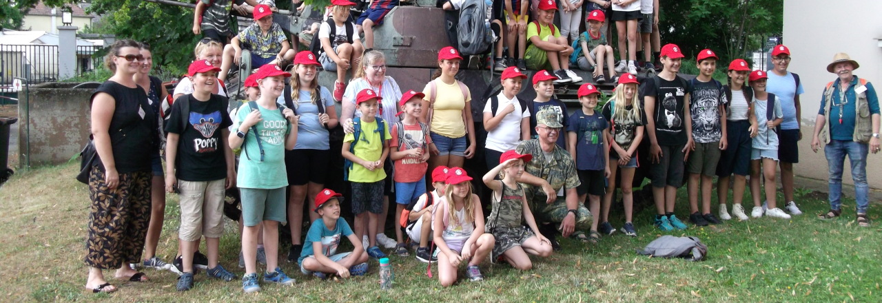 Kinder erleben spannenden Tag in der Bolfras Kaserne