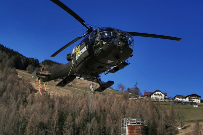 Hubschrauber kämpfen gegen Waldbrände