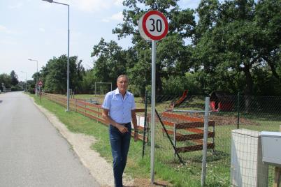 Strasshof:  30 km/h-Zone bei Kinderspielplatz Grenzstraße