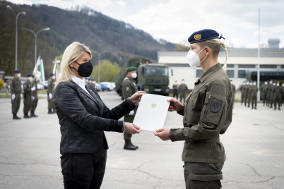 Erste Frau wird Regimentskommandantin