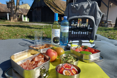 Poysdorf startet Saison der Offenen Weinkeller mit Kellergassenführungen und Rad-Tour-Angeboten 