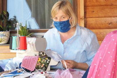 Waldviertler Handwerksmanufaktur produziert Mund-Nasen-Schutz im Trachtenschick