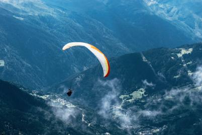 Paragleiter stürzte wegen Turbulenzen in die Tiefe