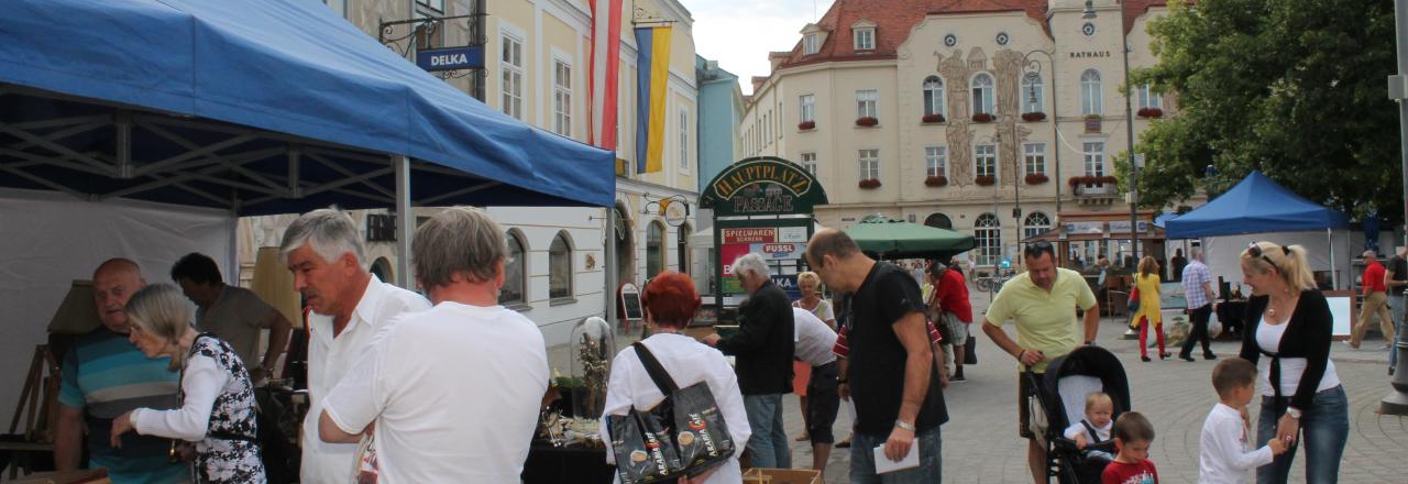 Antik- und Sammlermarkt & Bauernmarkt 