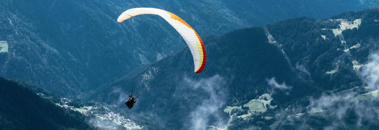 Paragleiter stürzte wegen Turbulenzen in die Tiefe