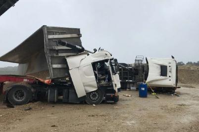 Lkw-Sturz bei Arbeitsunfall - Bezirk Bruck an der Leitha