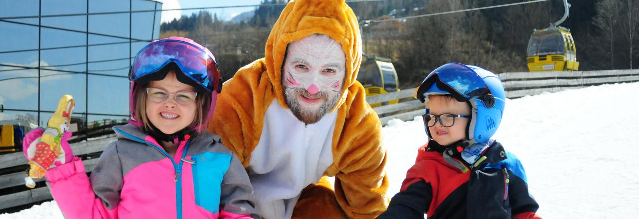 Der Osterhase kommt auf Skiern