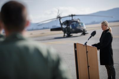 Erster modifizierter „Black Hawk“ an Luftstreitkräfte übergeben