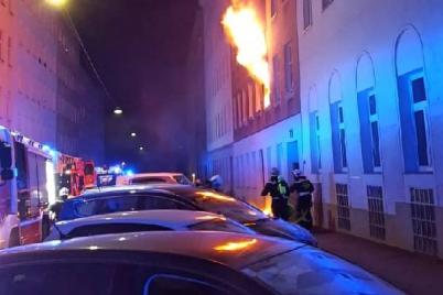 Meterhohe Flammen schlugen aus dem Fenster