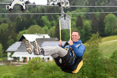 Mit 120 Stundenkilometern geht’s mit der Zipline ab ins Tal