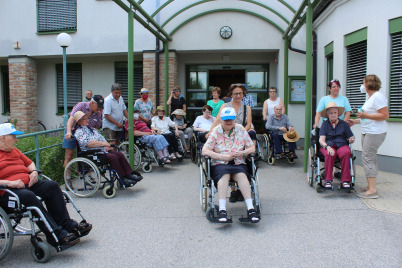 Im Pflege- und Betreuungszentrum (PBZ) Laa fand vor Kurzem nach langer Pause wieder ein Rollstuhlausflug statt