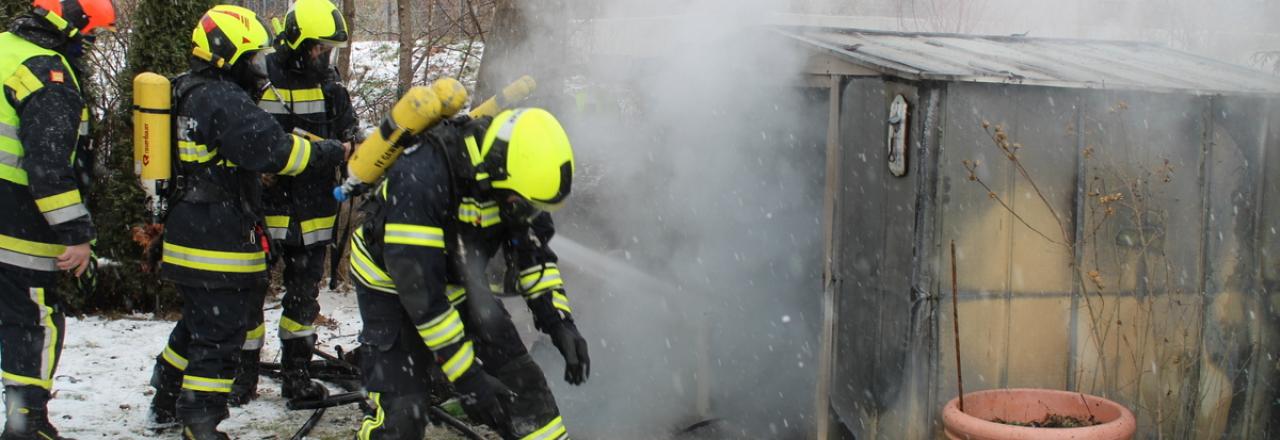 Brand einer Gartenhütte