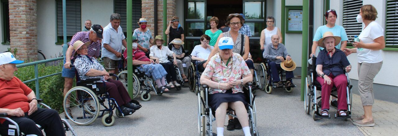 Im Pflege- und Betreuungszentrum (PBZ) Laa fand vor Kurzem nach langer Pause wieder ein Rollstuhlausflug statt