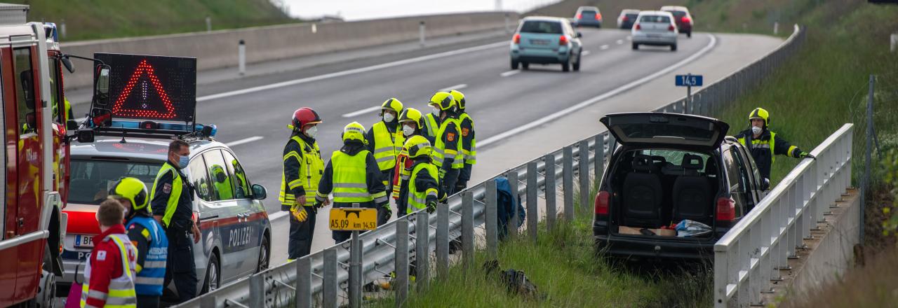 Unfall mit 7 Personen auf der A5 bei Gaweinstal