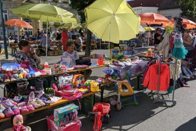 Ausgebuchter und bestens besuchter Flohmarkt der Betriebe