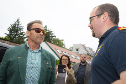 Arnold Schwarzenegger traf Mitglieder Freiwilliger Feuerwehren in Wien