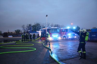 Großbrand in einem Müllentsorgungsunternehmen